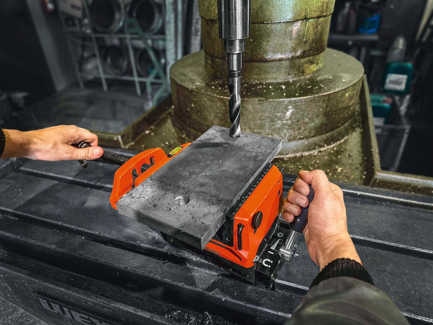 Fein VersaMAG Vise 160 L Magnetic with Jaw Opening of 6-1/4" and Width of 6" 99100001357