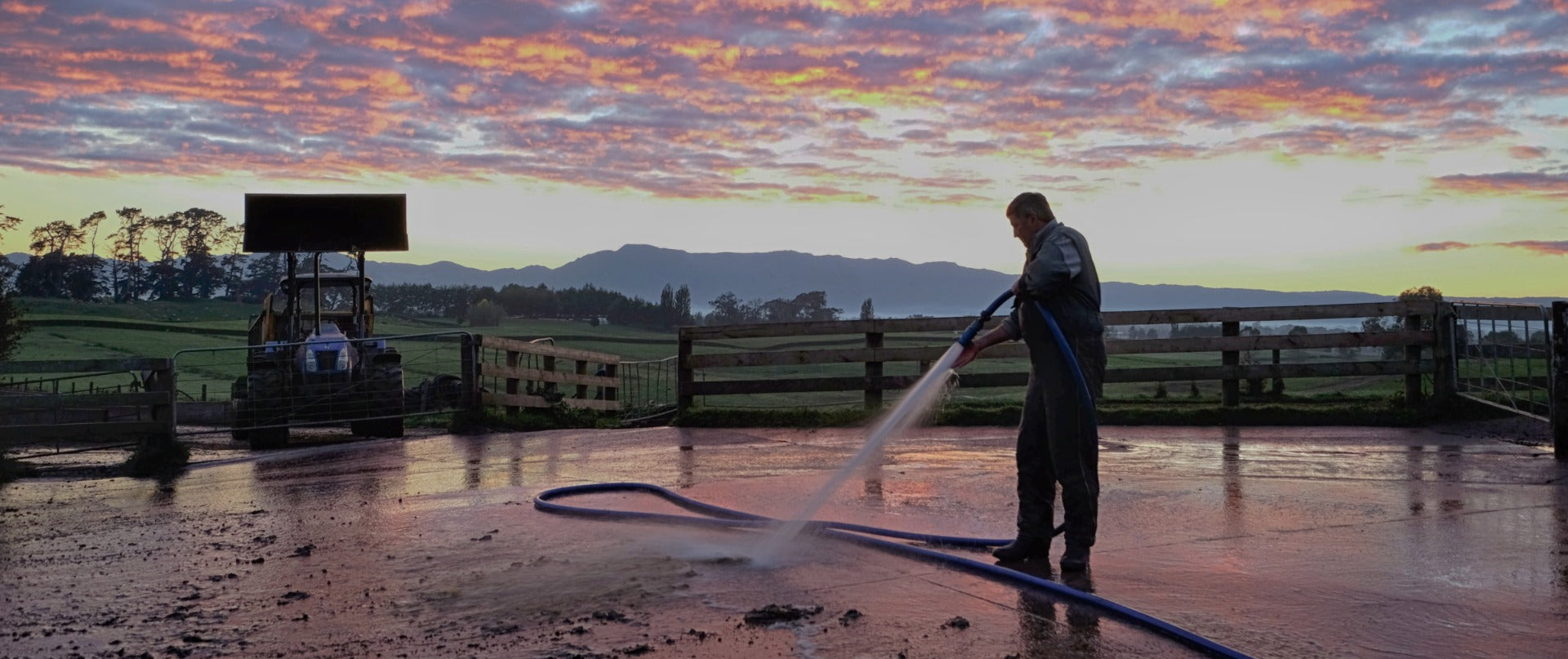 BluBird Ag-Lite 5/8 in. x 100 ft. Premium Rubber Water Hose
