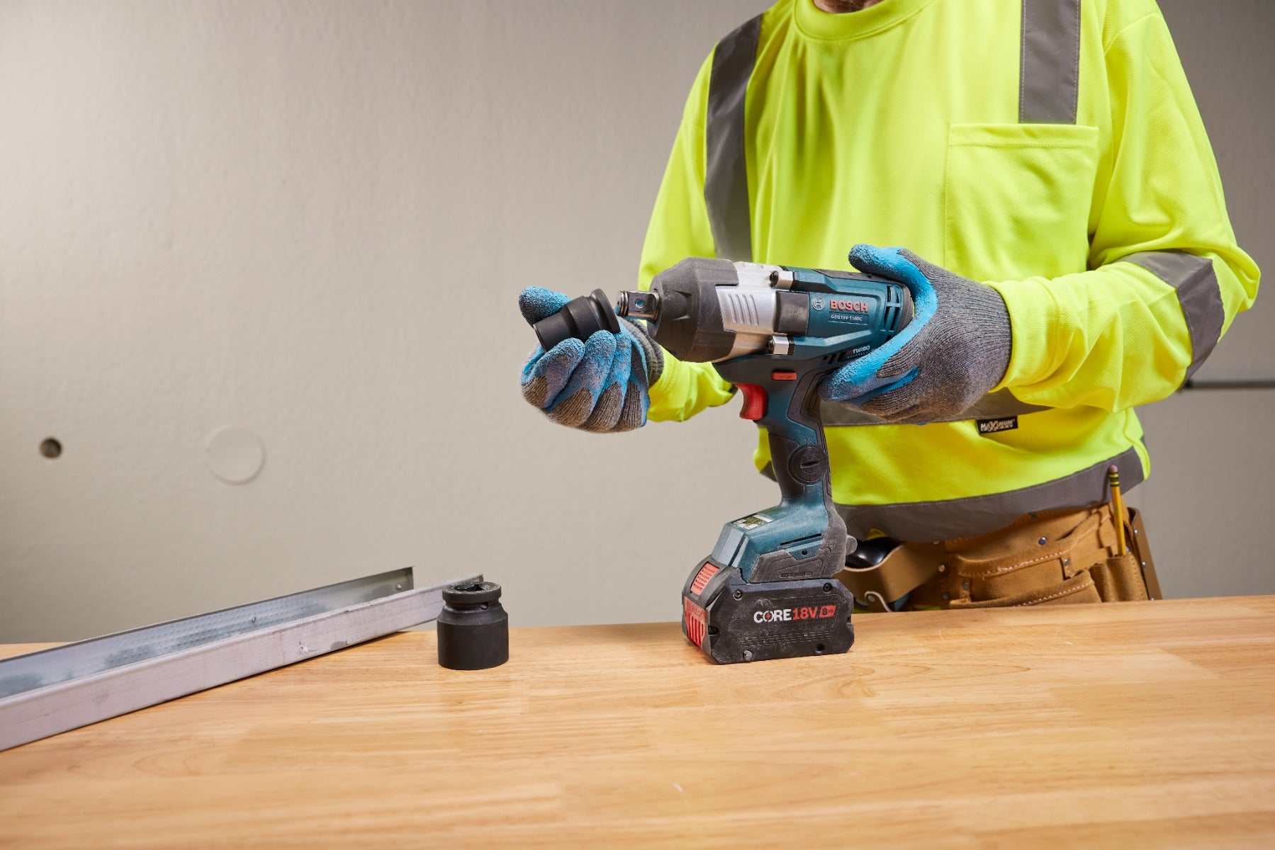Bosch PROFACTOR 18V 3/4 in. High Torque Impact Wrench Kit w/ (2) 8 Ah Batteries GDS18V-1180CB28