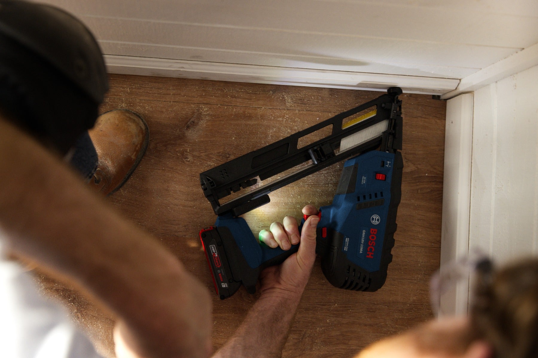 Bosch 18V Brushless 15-Gauge Angled Finish Nailer Kit w/ (1) 2 Ah Standard Power Battery GNH18V-15MAB12