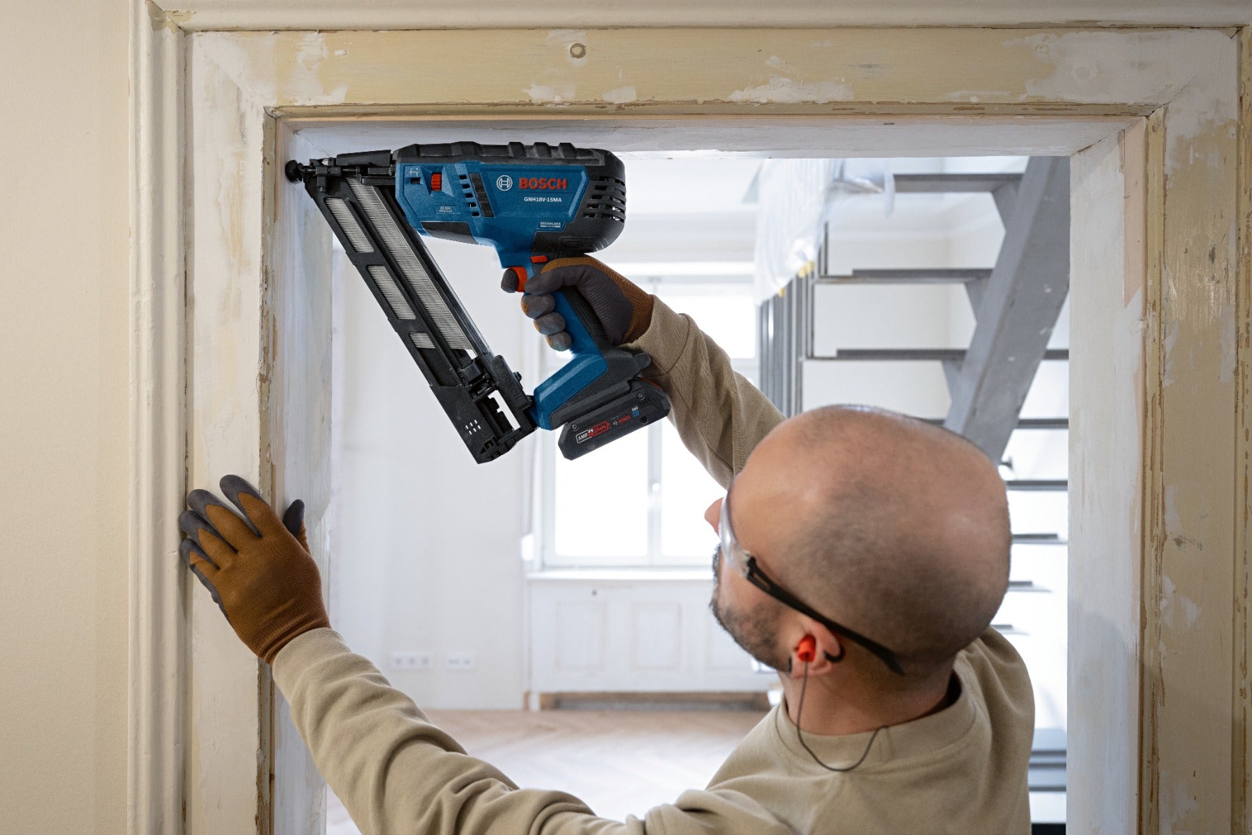 Bosch 18V Brushless 15-Gauge Angled Finish Nailer (Bare Tool) GNH18V-15MAN