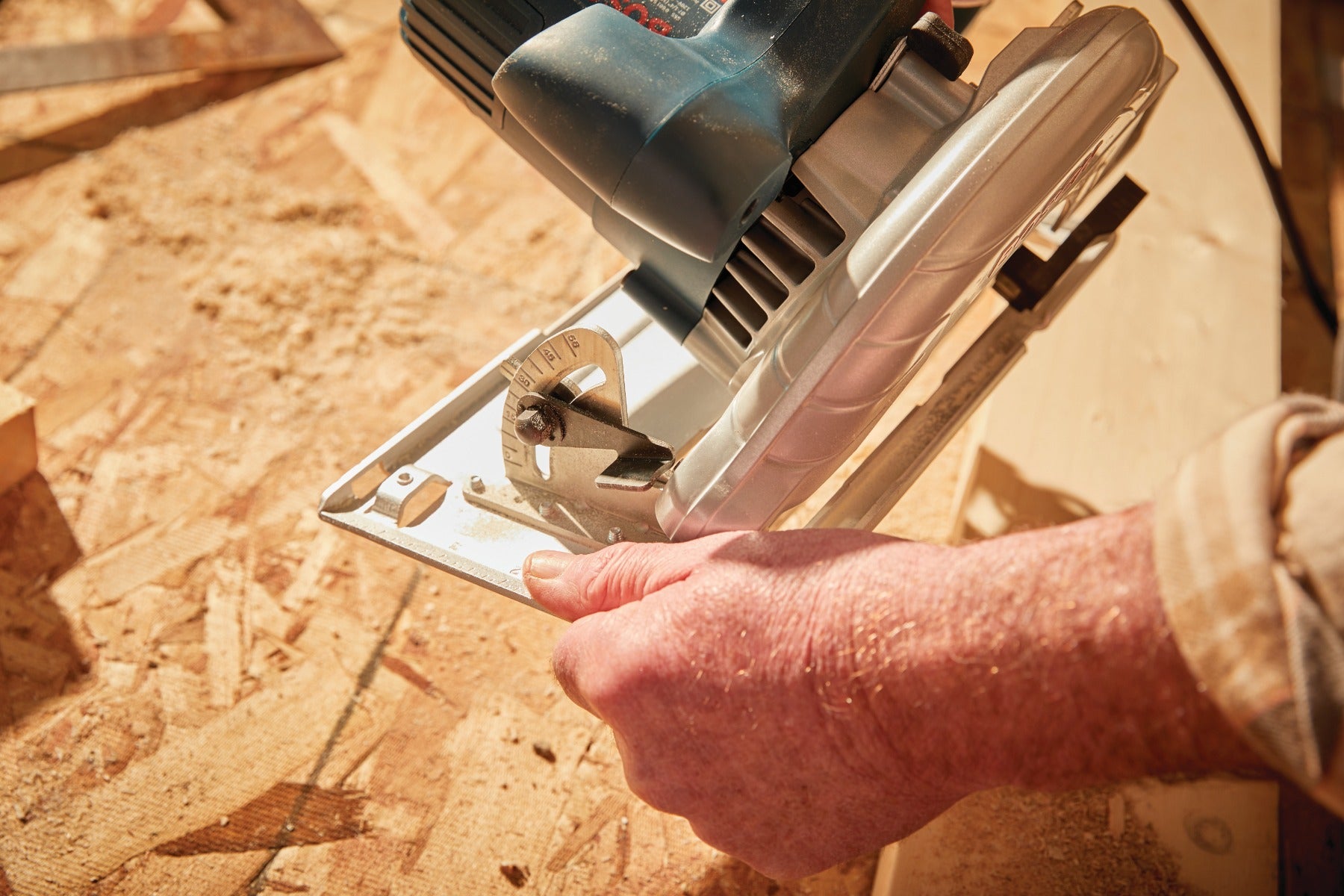 Bosch 7-1/4" Blade-Left Circular Saw, 15A CS5