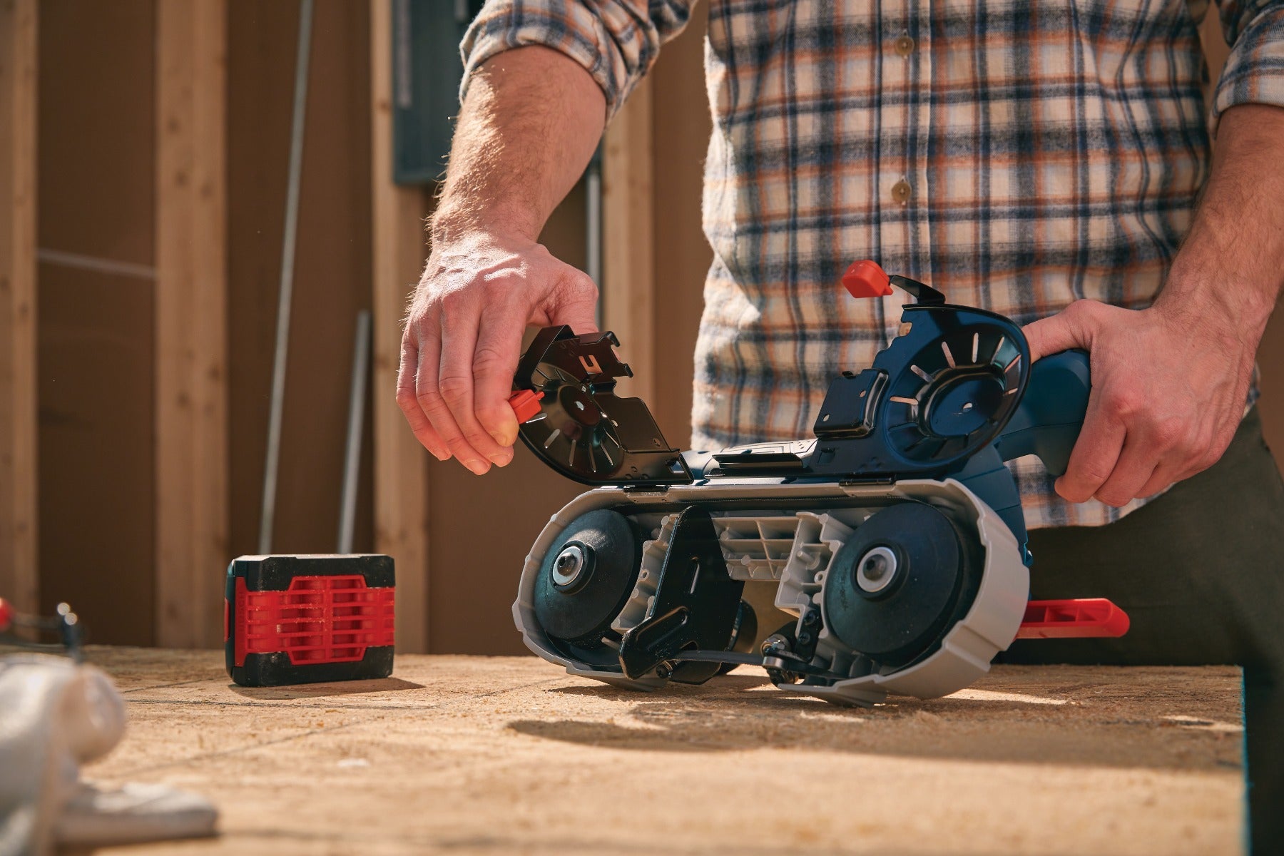 Bosch 18V Compact Bandsaw (Bare) GCB18V-2N