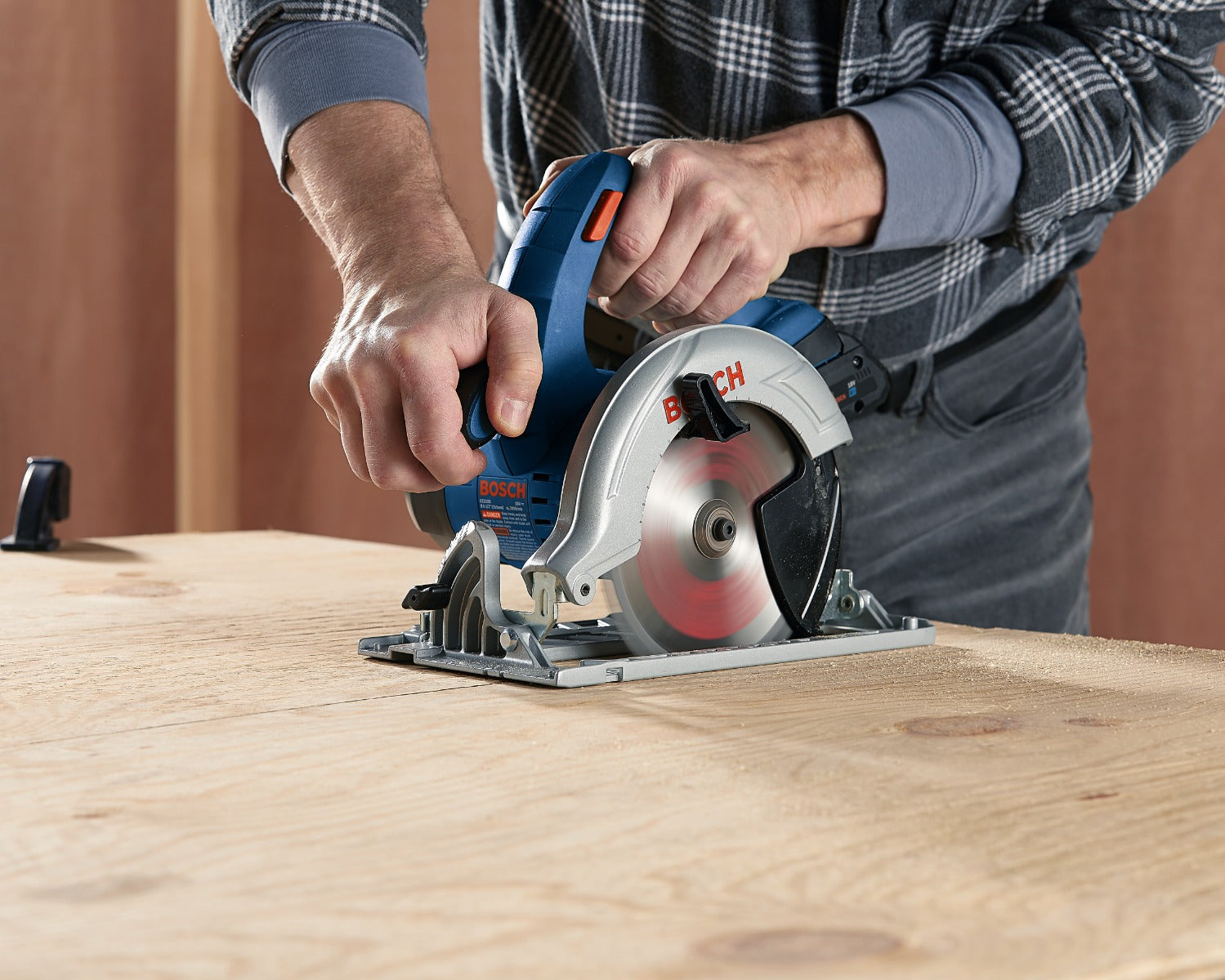 Bosch 18V 6-1/2" Circular Saw w/ 4.0 CORE Compact Battery CCS180-B15