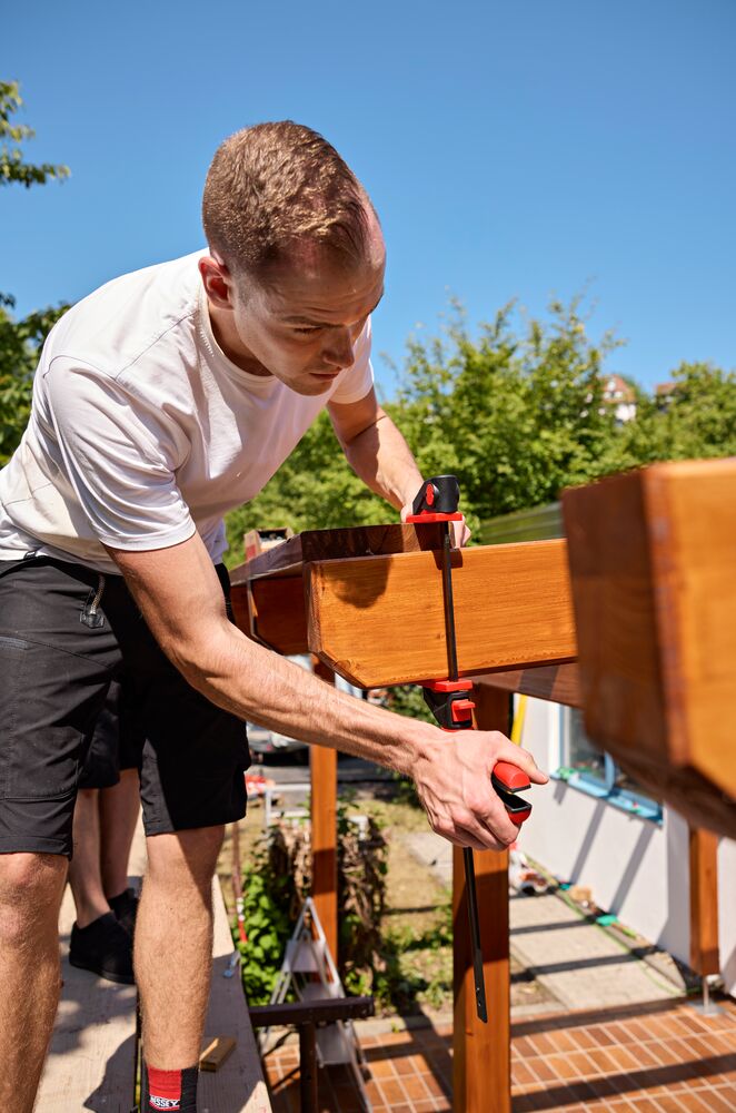 Bessey Tools 4-1/2 in. One-Hand Bar Trigger Clamp with 360-Degree Rotating Handle, 85 lbs. Force EHK360MICRO