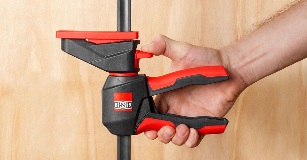 Bessey Tools 4-1/2 in. One-Hand Bar Trigger Clamp with 360-Degree Rotating Handle, 85 lbs. Force EHK360MICRO