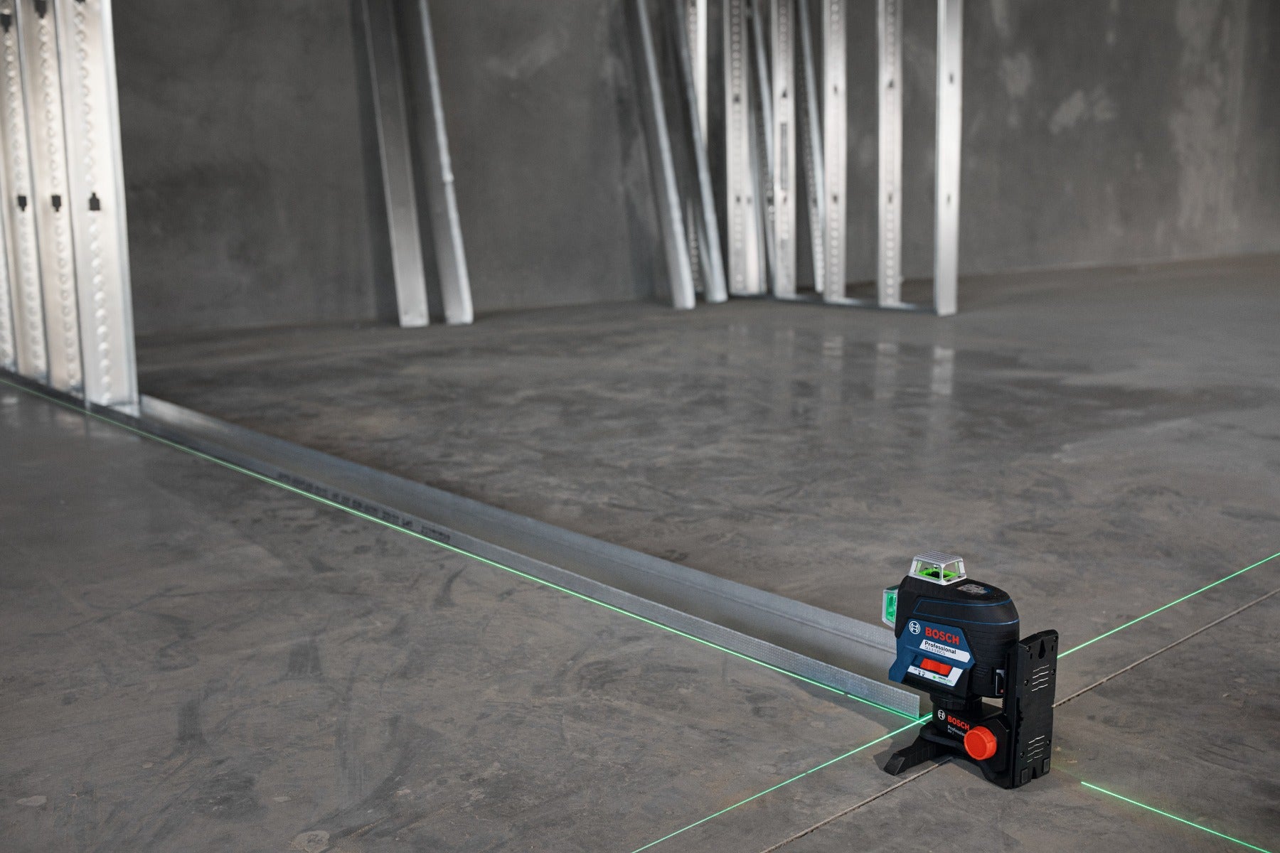 Bosch 12V Max 360 Deg Green-Beam Three-Plane Laser Kit GLL3-330CG