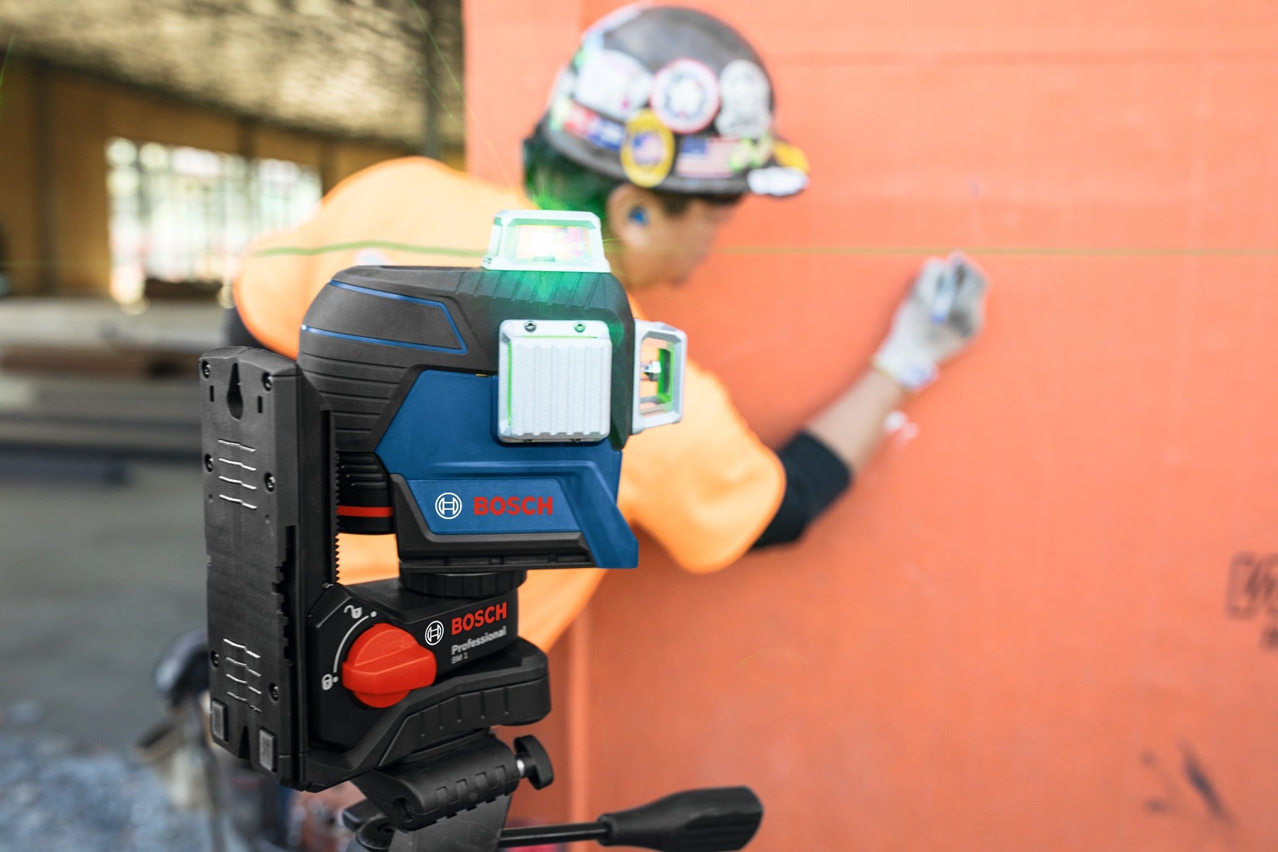 Bosch 12V Max 360 Deg Green-Beam Three-Plane Laser Kit GLL3-330CG