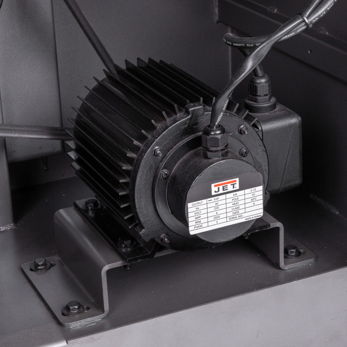 Jet 18" Continuous Vertical Bandsaw 1HP 110V 1Ph VBS-1813VS-DC JT1-1376