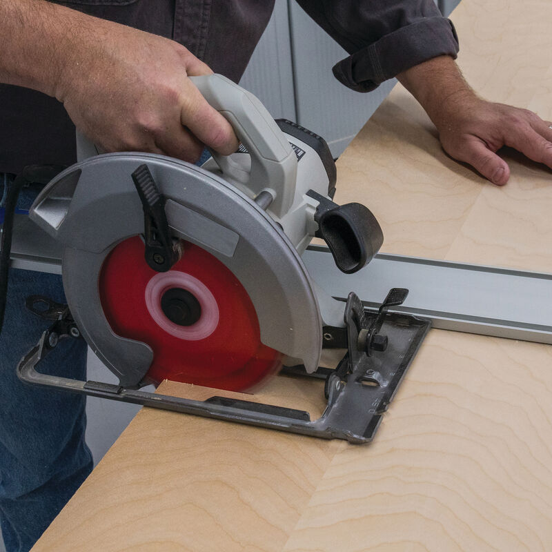 KJKMA4500 Cut sheet goods down to size with precision and ease by using the Kreg® Straight Edge Guide. Work with material up to 4 feet and get the cuts you need — whether you're using a circular saw
