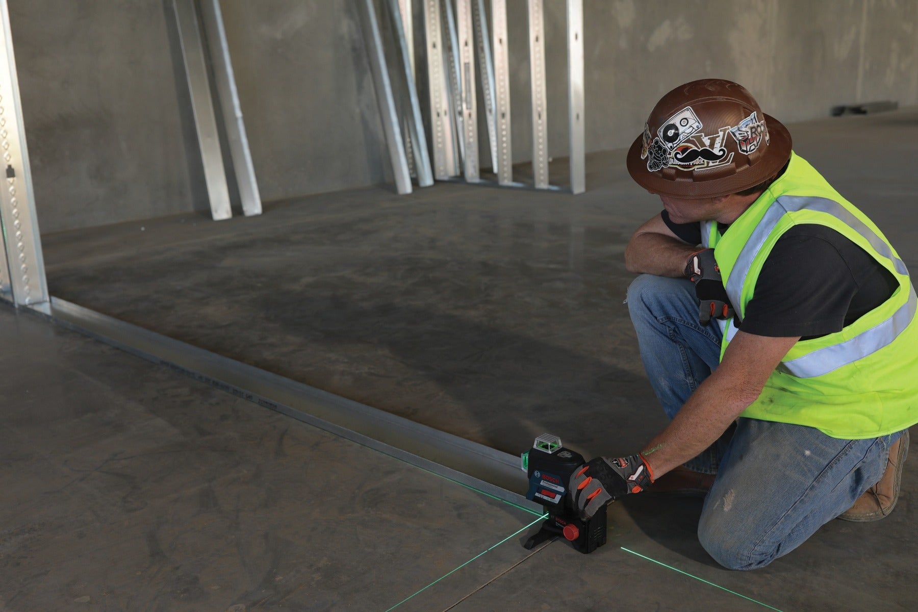 Bosch 12V Max 360 Deg Green-Beam Three-Plane Laser Kit GLL3-330CG