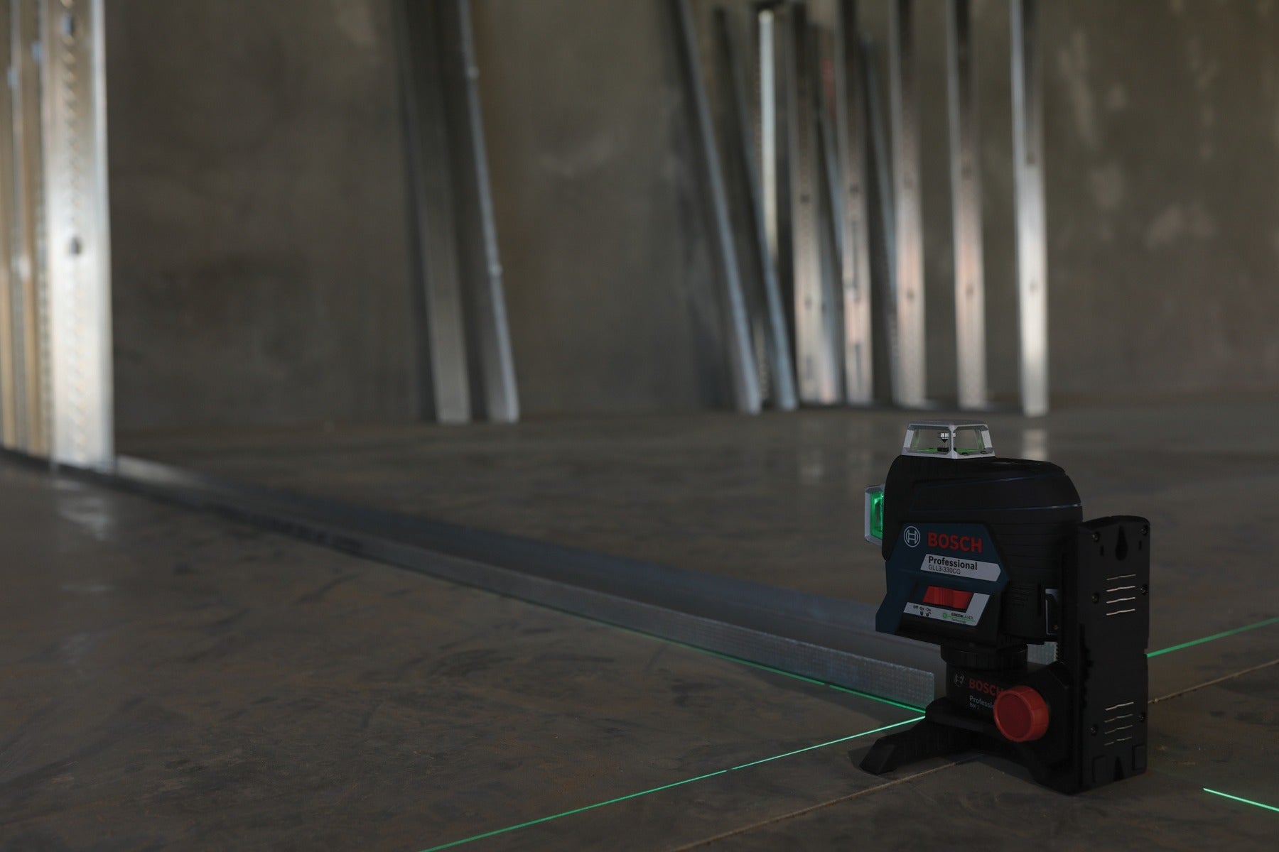 Bosch 12V Max 360 Deg Green-Beam Three-Plane Laser Kit GLL3-330CG