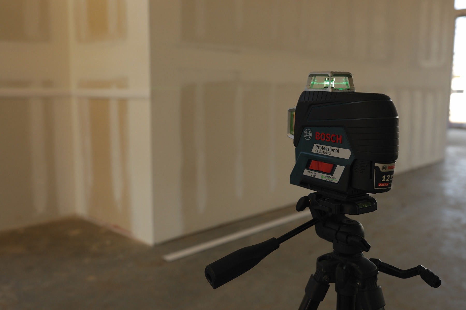 Bosch 12V Max 360 Deg Green-Beam Three-Plane Laser Kit GLL3-330CG