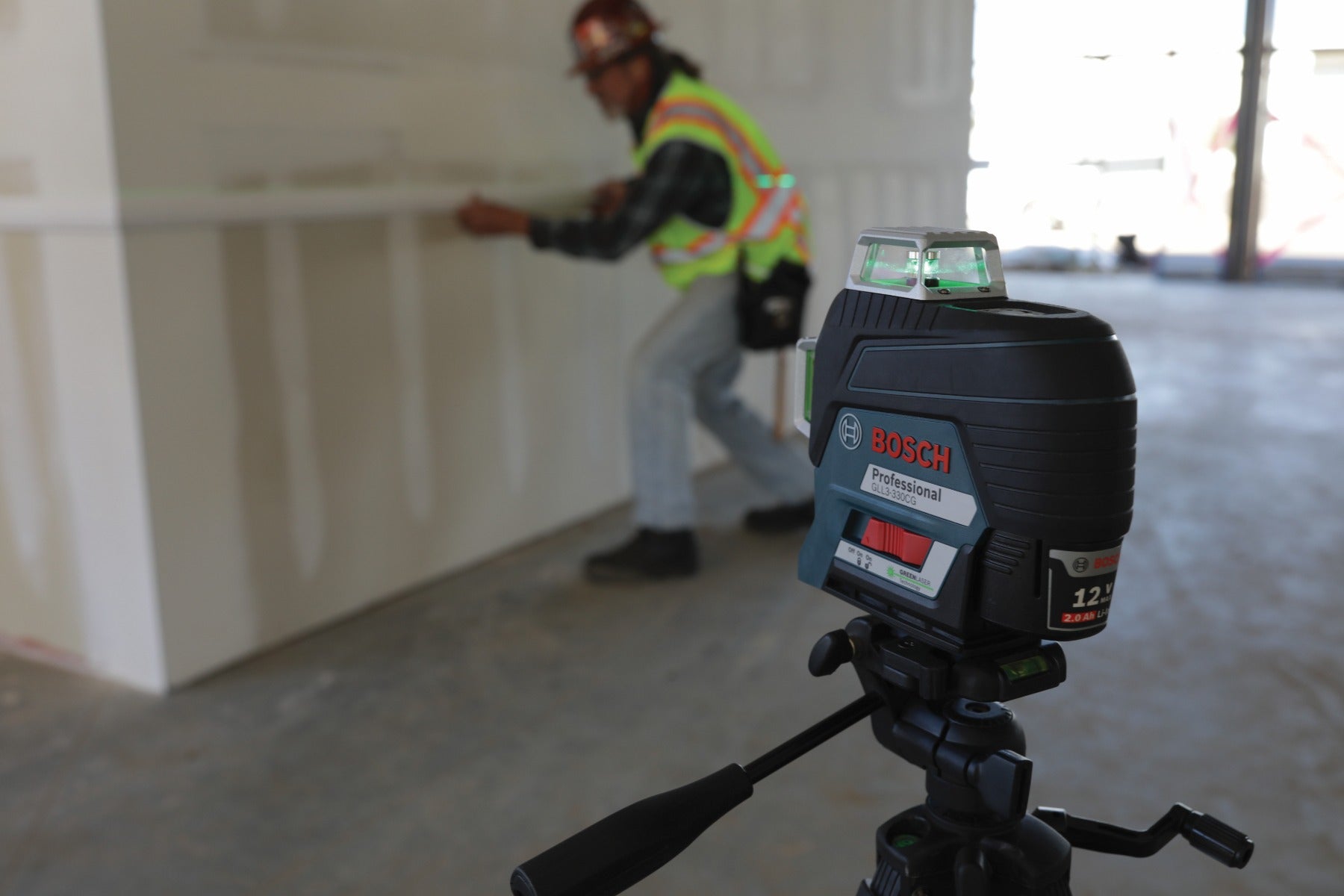 Bosch 12V Max 360 Deg Green-Beam Three-Plane Laser Kit GLL3-330CG