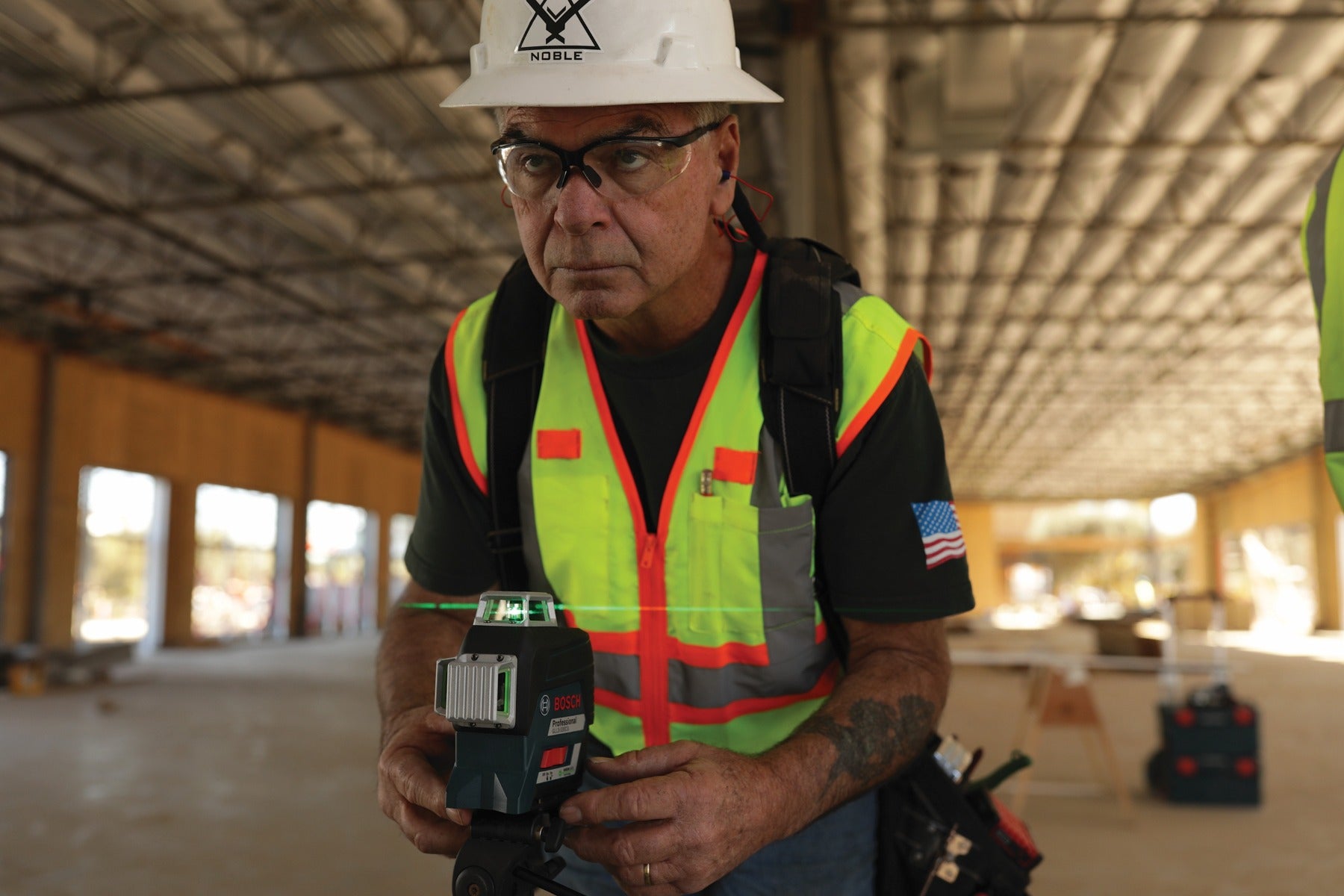 Bosch 12V Max 360 Deg Green-Beam Three-Plane Laser Kit GLL3-330CG