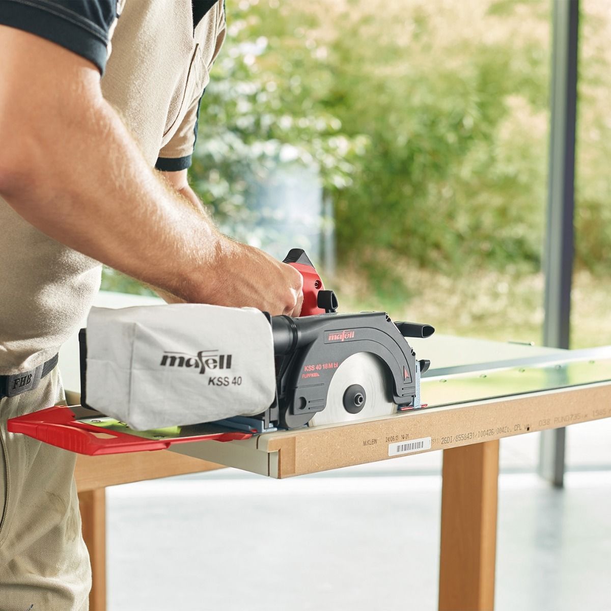 Mafell KSS 40 18M bl 18V 4-3/4 in. Cordless Cross-Cutting System Kit with 4.6 ft. Flexi-Guide & (2) 5.5 Ah Batteries and Charger 91D524KIT