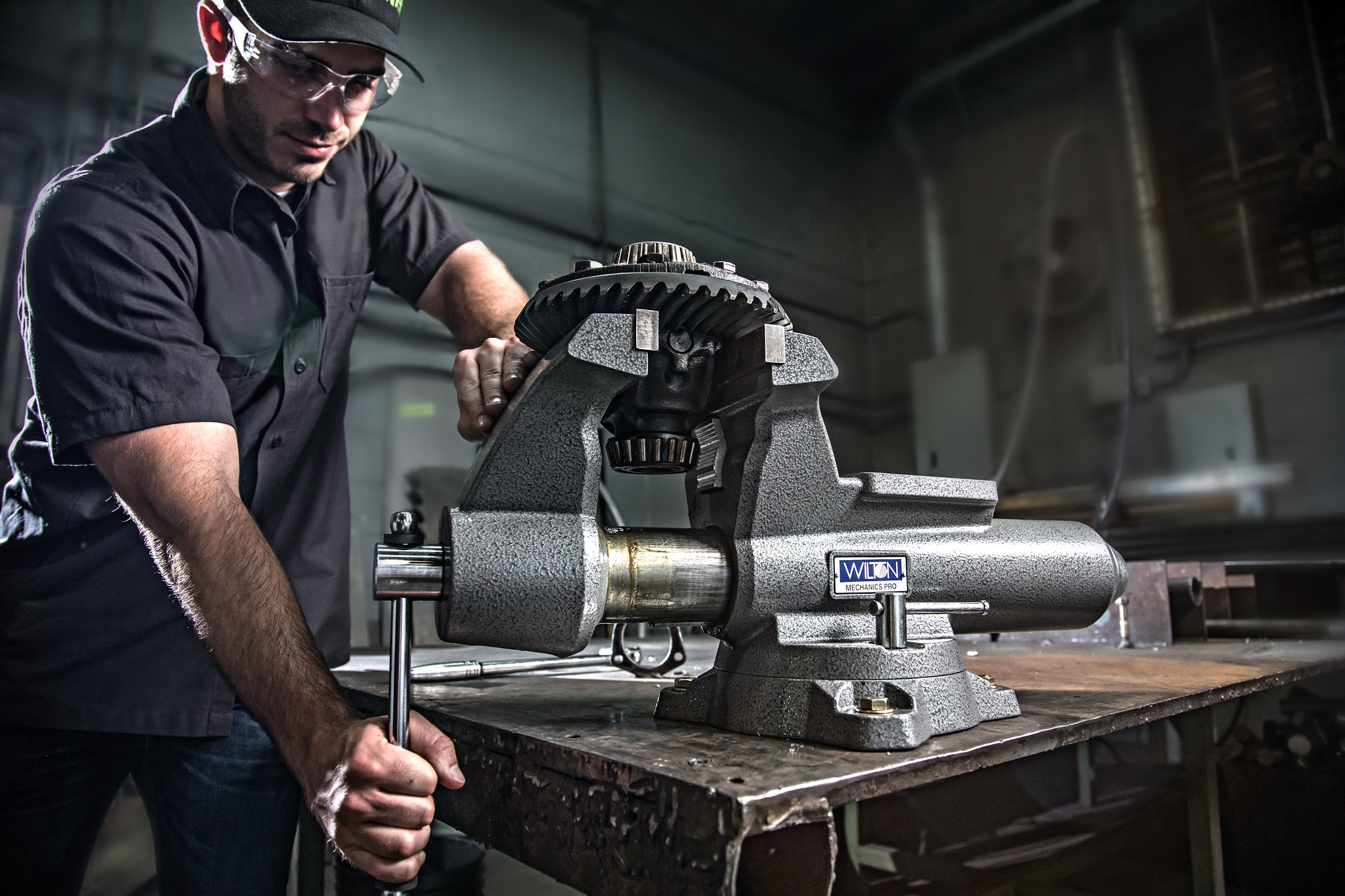 Jet 880M, Mechanics Pro 8 in. Jaw Width, Round Channel Vise with Swivel Base 28813