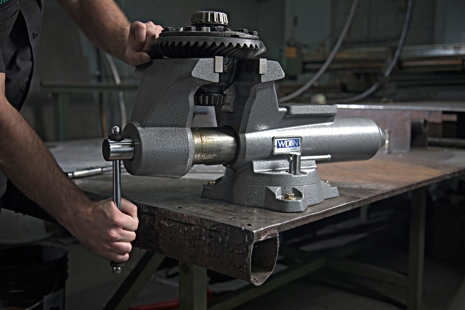 Jet 855M, Mechanics Pro 5-1/2 in. Jaw Width, Round Channel Vise with Swivel Base 28811