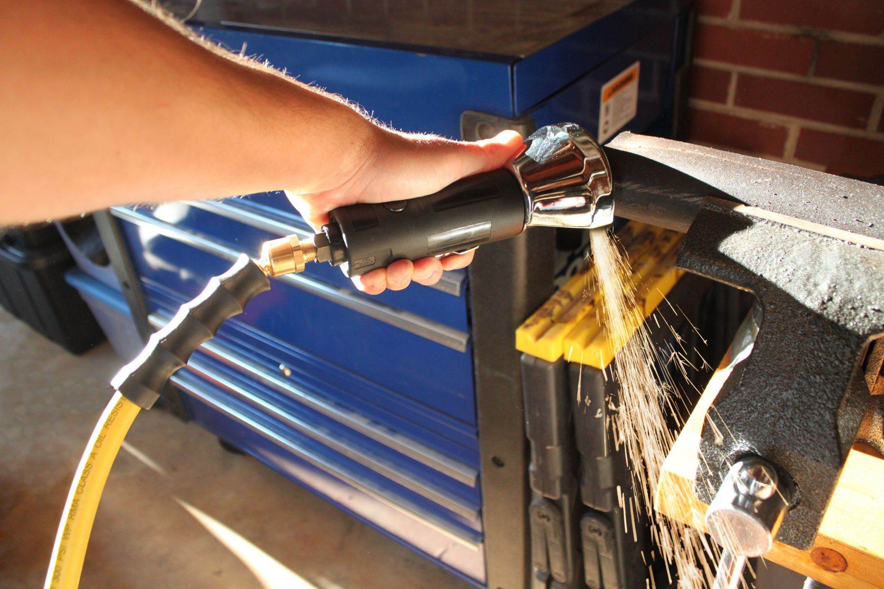 OilShield 3/8" X 5' Rubber Air Hose Assembly 3/8" Male-NPT