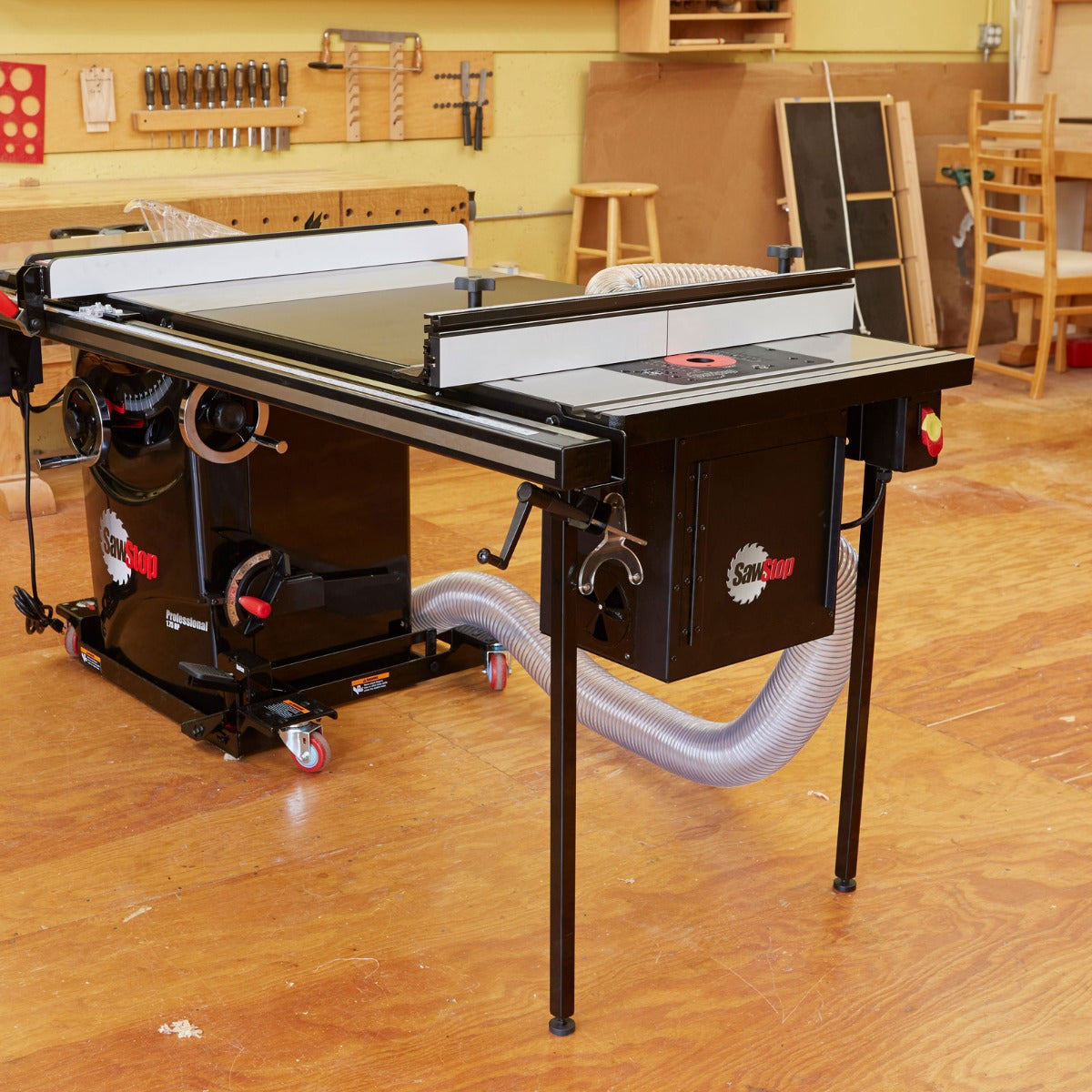 SawStop Industrial Series 30 in. In-Line Router Table (Includes RT-F32, RT-PSW, RT-ST2, RT-C30) RT-TGI