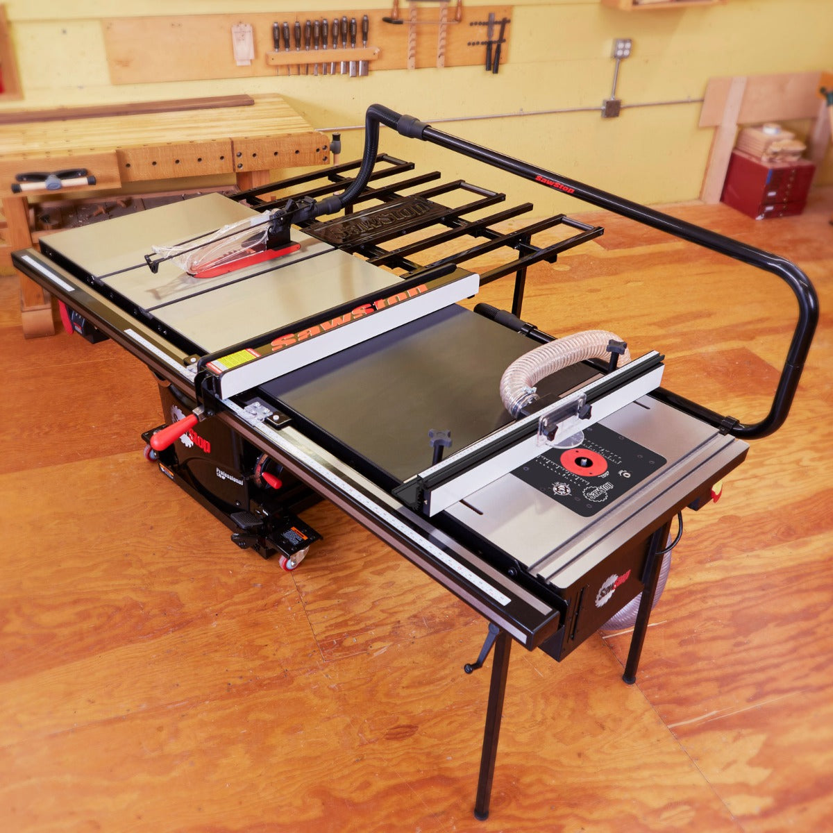 SawStop Industrial Series 30 in. In-Line Router Table (Includes RT-F32, RT-PSW, RT-ST2, RT-C30) RT-TGI