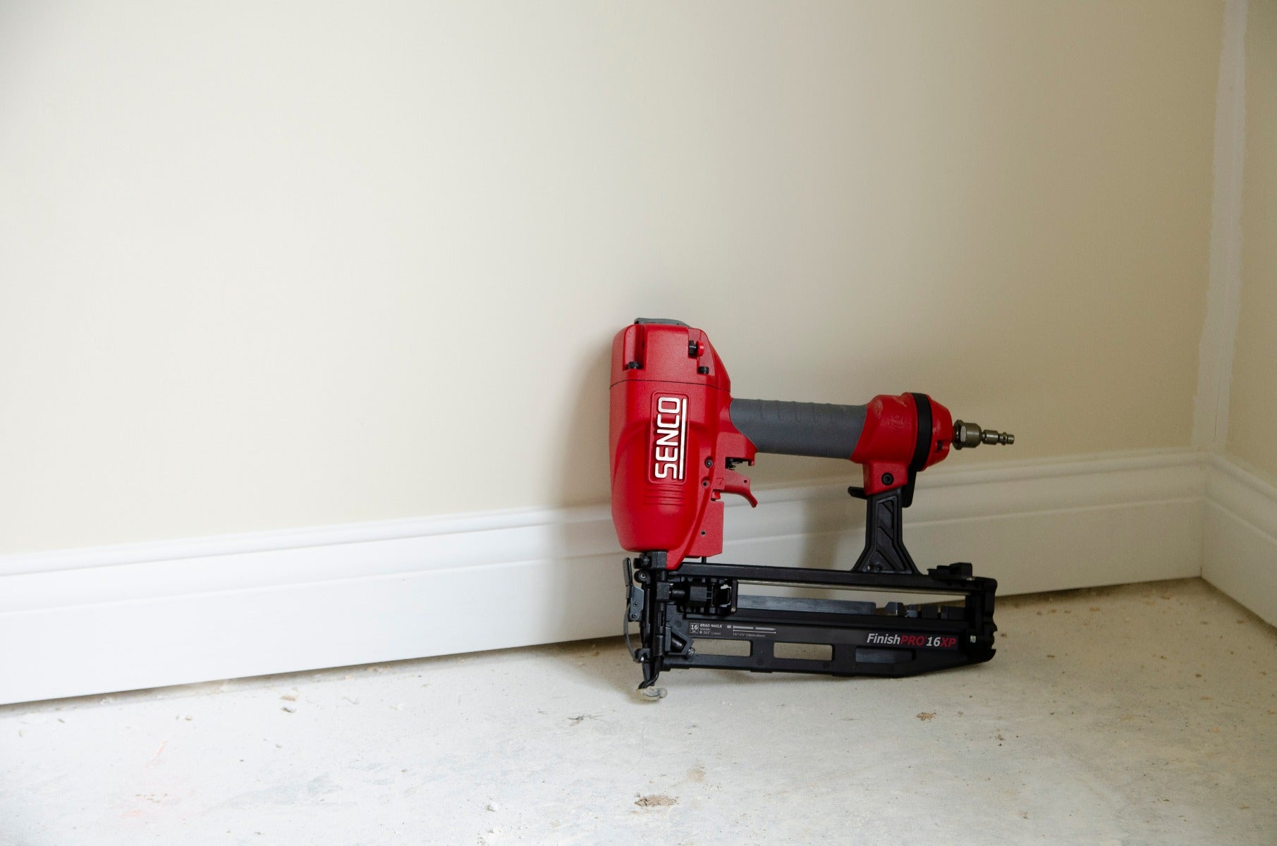 Senco 2-1/2in Finish Nailer, FinishPro 16XP 16 ga 9S0001N