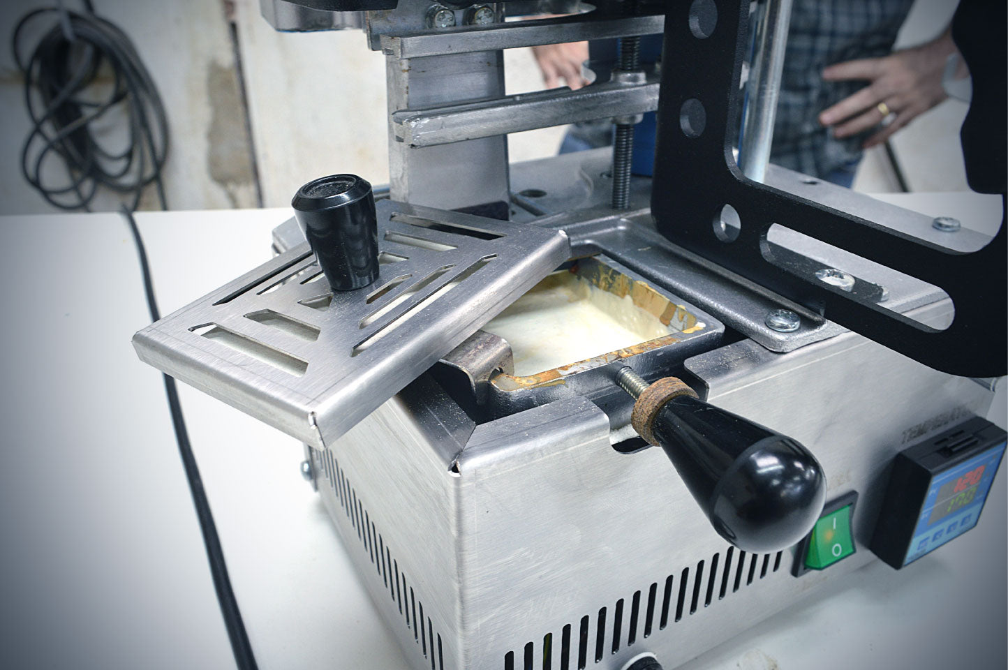 Maksiwa Portable Edgebander with Table, Manual, 1 Phase, 110V CBC.FLEX