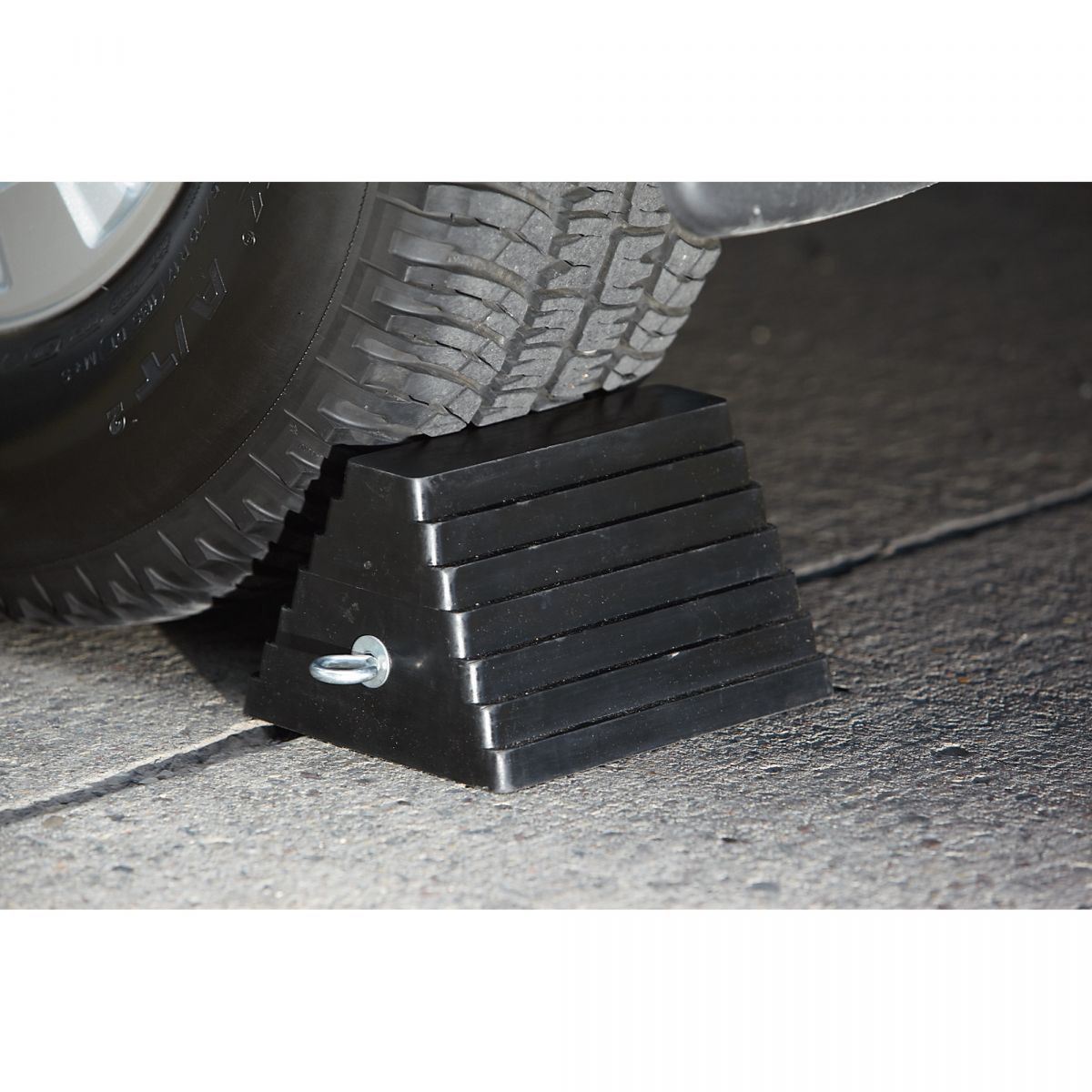 Blubird Pyramid Wheel Chock with Eye Bolt BBRWC01